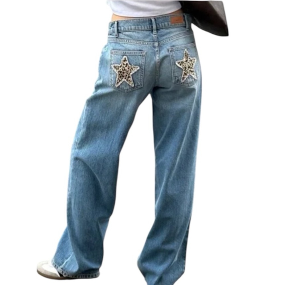 Subdued Leopard Star Low‎ Waist Straight Leg Jeans Size 2 (Italy 38)